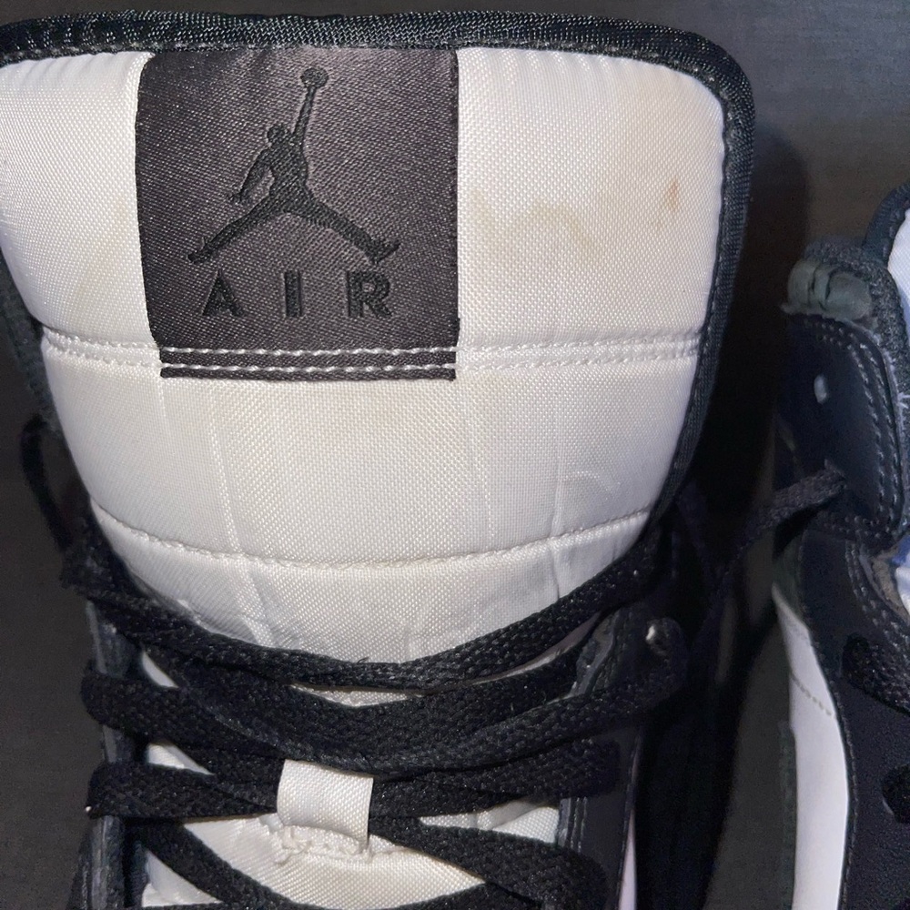 Nike Black and White High-Top Jordan 1 Sneakers with Crackle Pattern - Picture 3 of 6